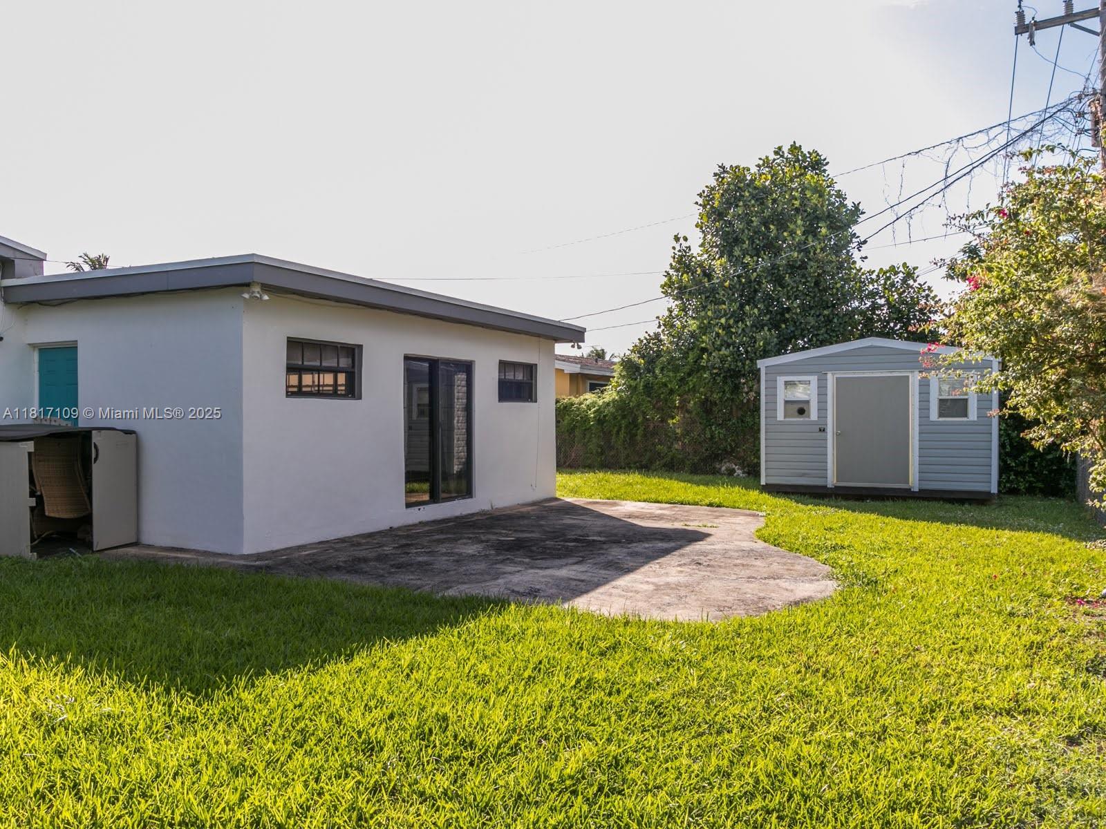 WINDWARD MANOR NO 1 - Residential