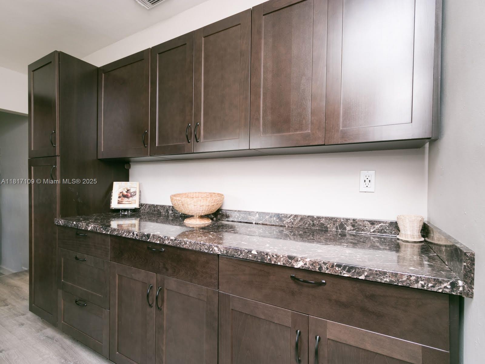 WINDWARD MANOR NO 1 - Residential