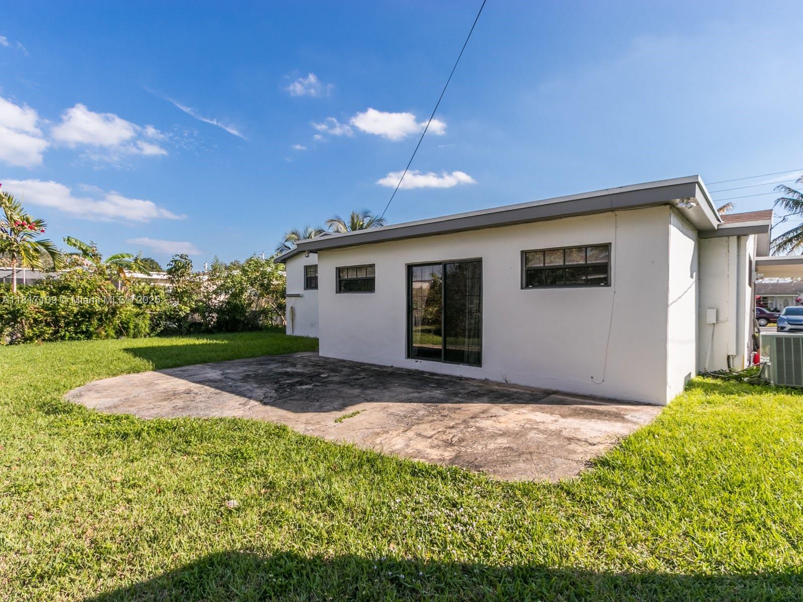 WINDWARD MANOR NO 1 - Residential