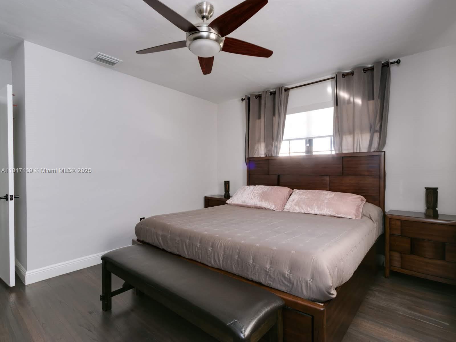 WINDWARD MANOR NO 1 - Residential
