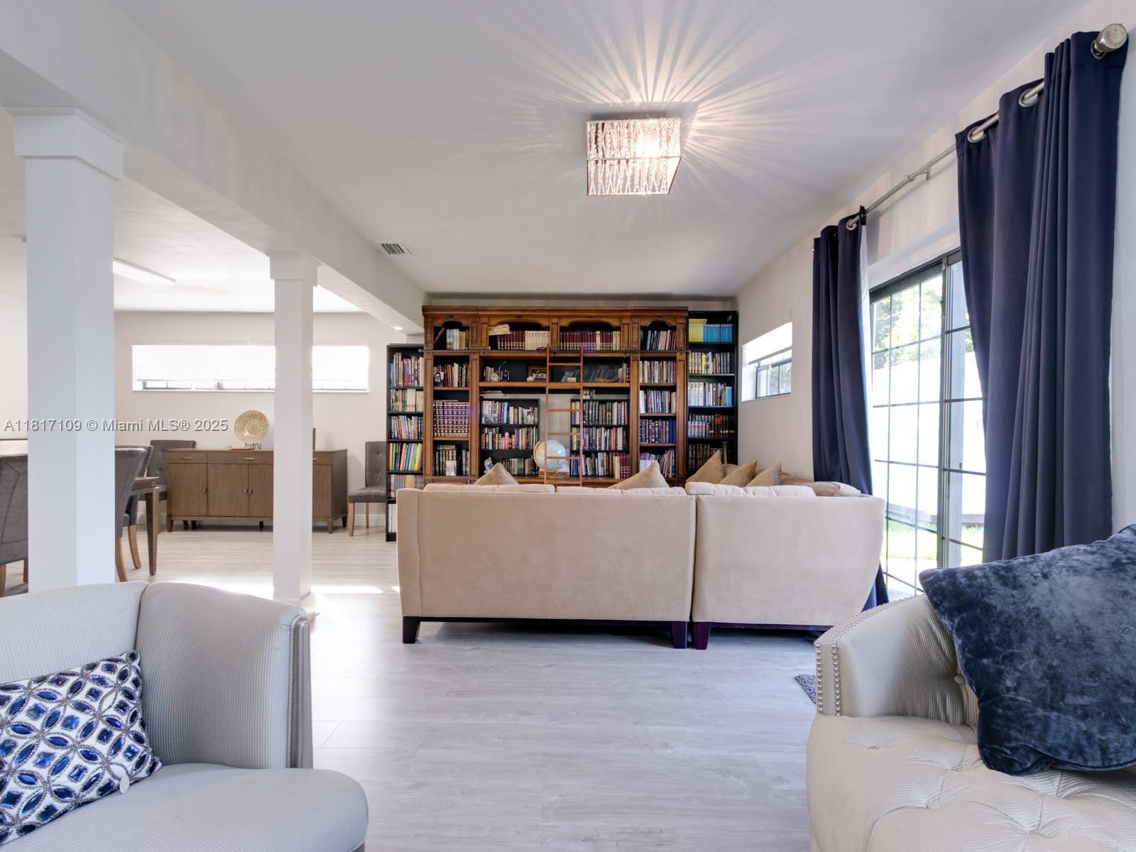 WINDWARD MANOR NO 1 - Residential