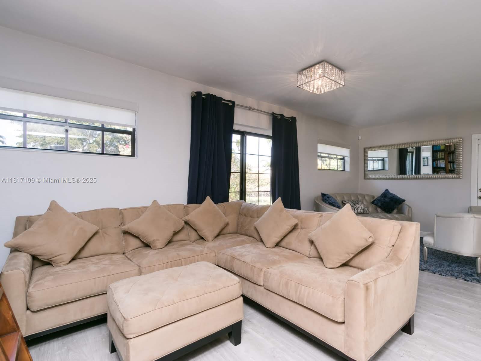 WINDWARD MANOR NO 1 - Residential