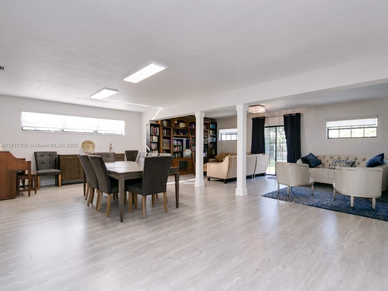 WINDWARD MANOR NO 1 - Residential
