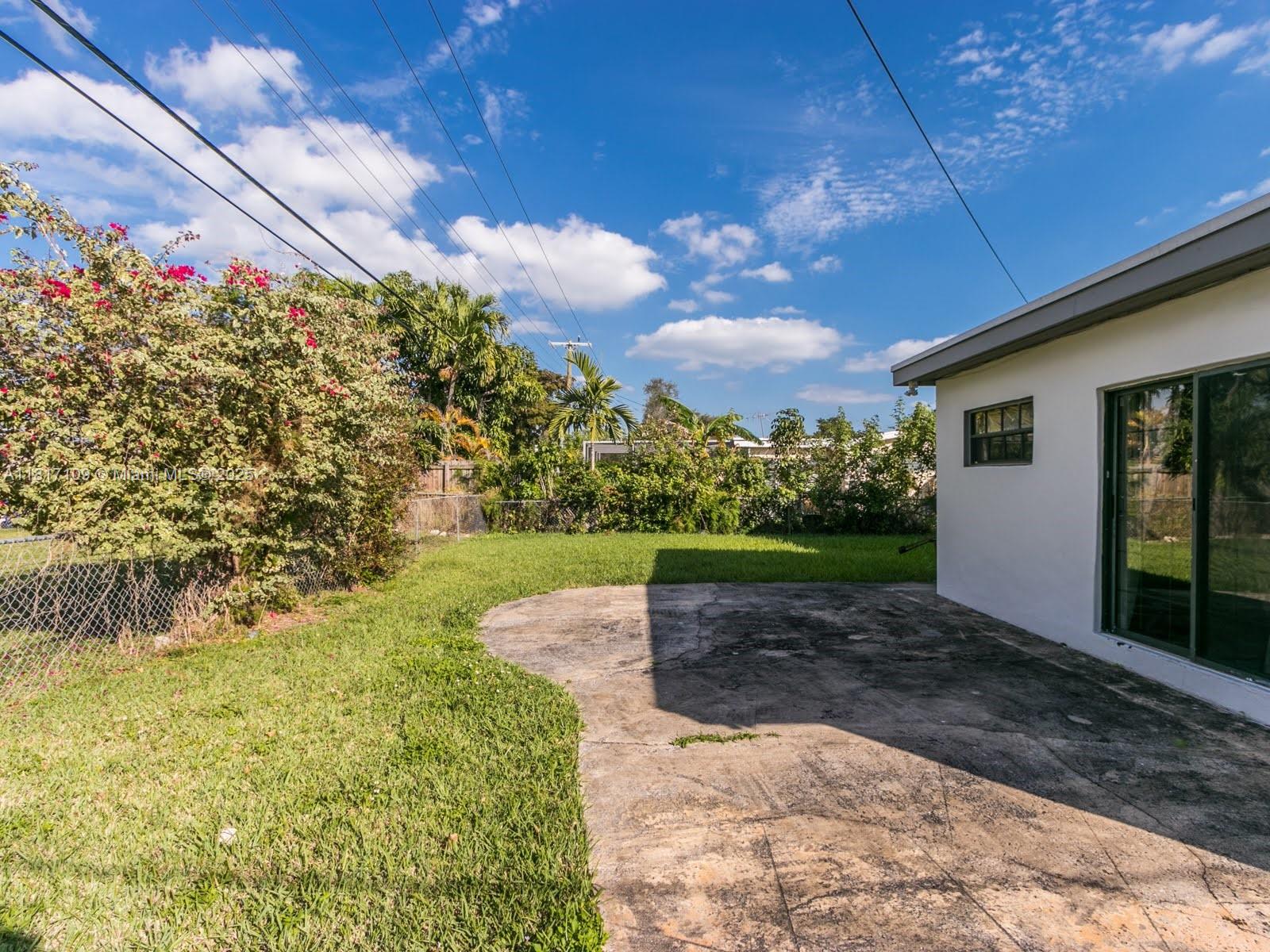 WINDWARD MANOR NO 1 - Residential
