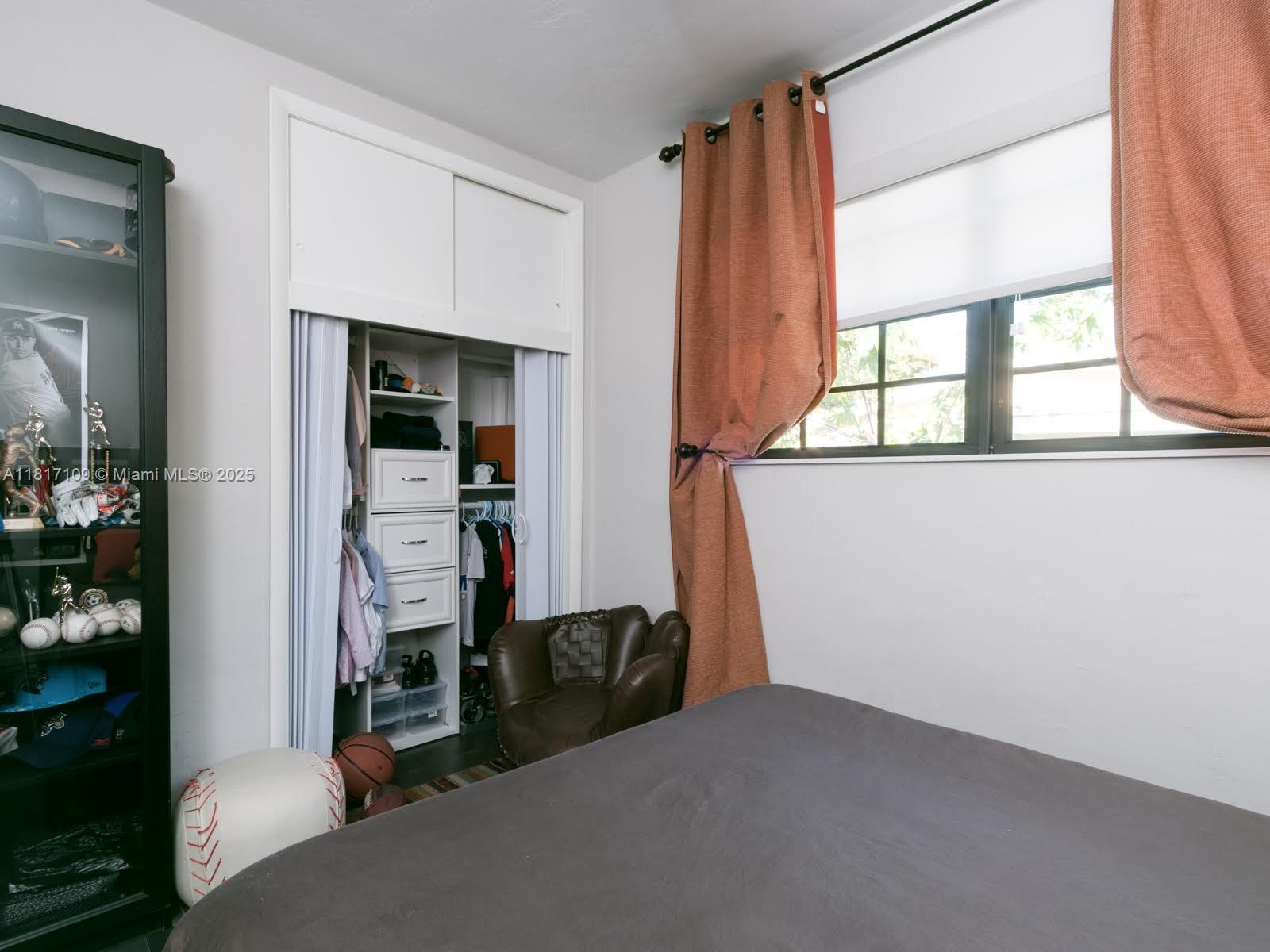 WINDWARD MANOR NO 1 - Residential
