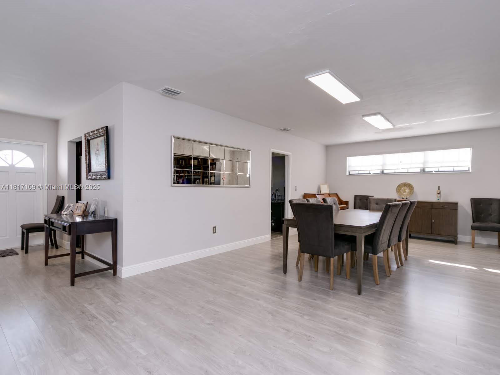 WINDWARD MANOR NO 1 - Residential