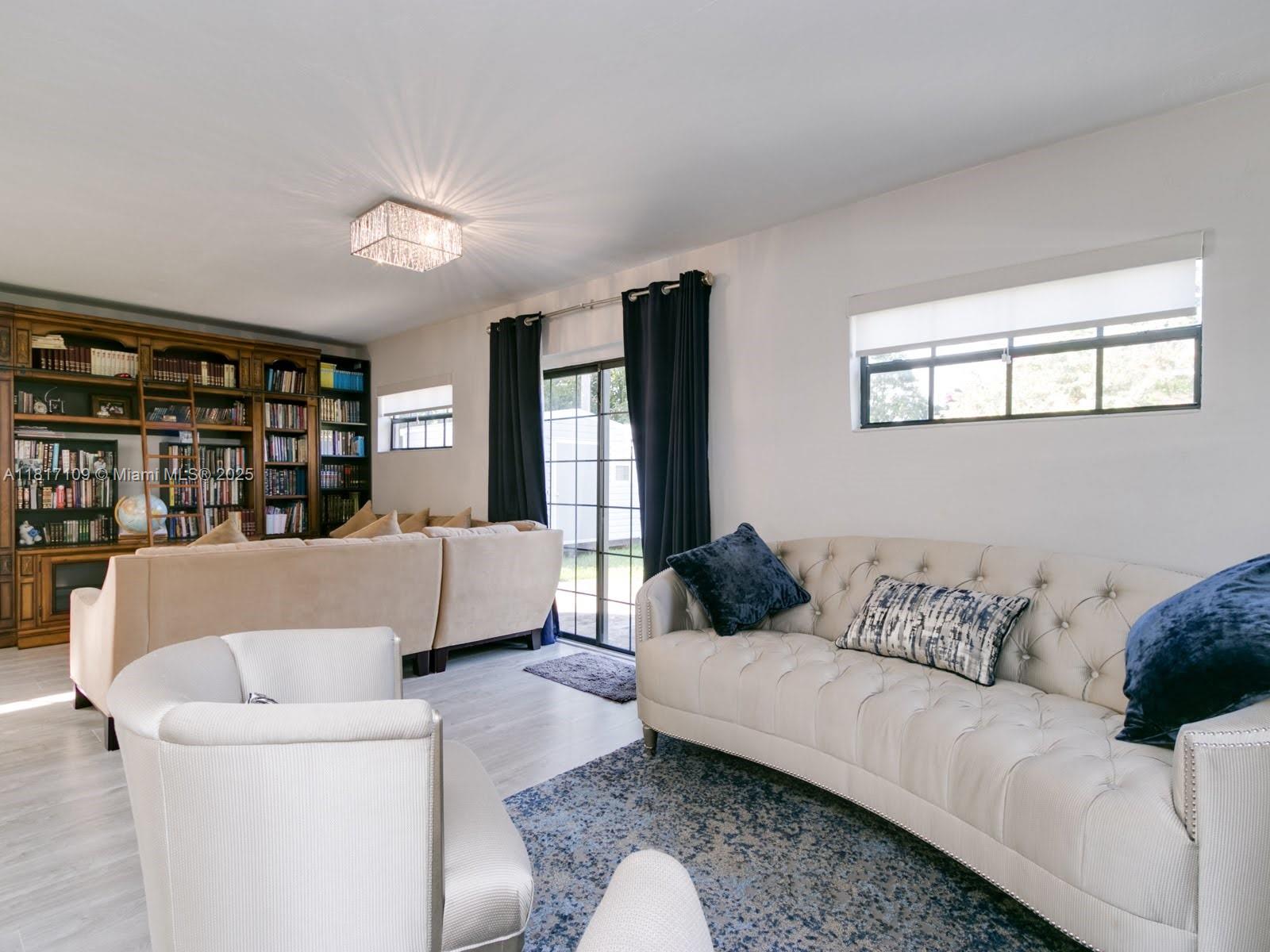 WINDWARD MANOR NO 1 - Residential