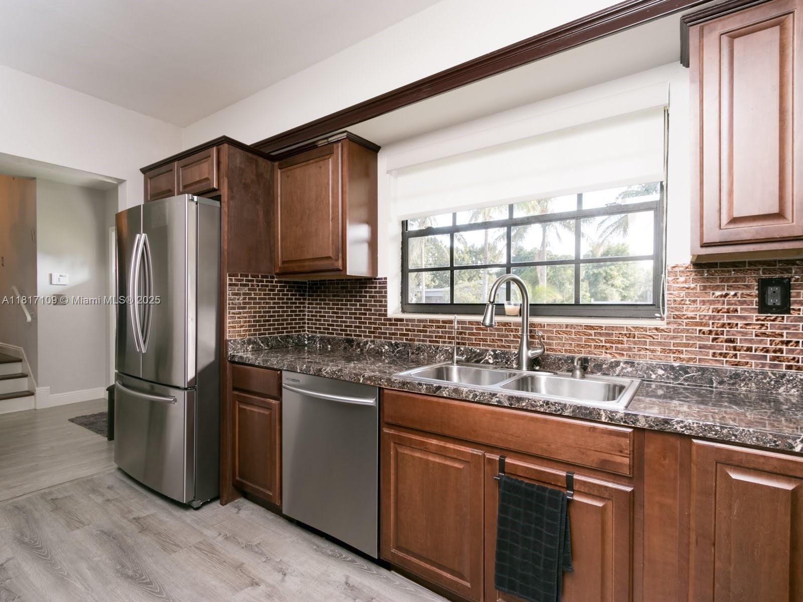 WINDWARD MANOR NO 1 - Residential