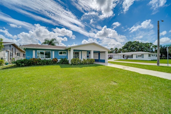 4510 MONTEREY DR, TAMARAC, FL 33319 - Image 4ee91ef84fa2ea97701b929df1533d4f/2199208781