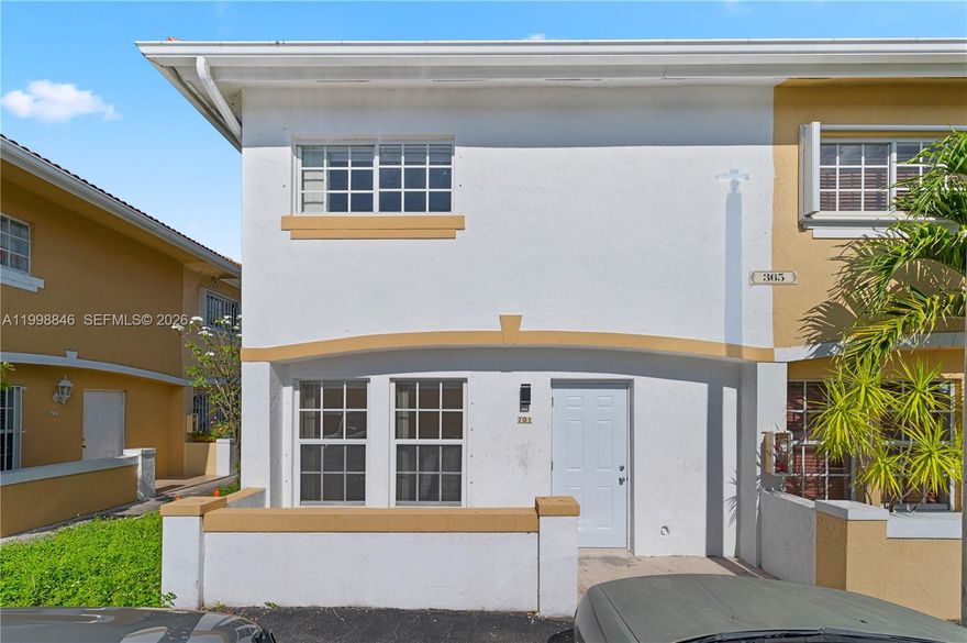 The patio faces a nice lake. Great location due to its proximity to the expressway and FIU. The townhouse has 3 bedrooms and 3 bathrooms: one full bathroom and bedroom on the first floor, and the other two on the second floor. Two parking spaces are assigned in front of the townhouse.