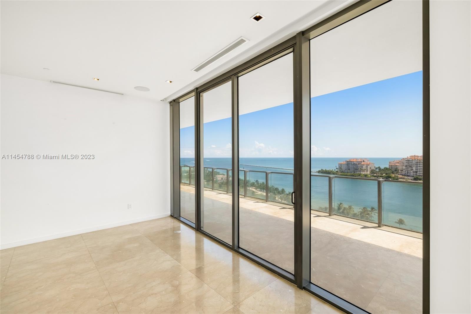 APOGEE CONDO - Residential