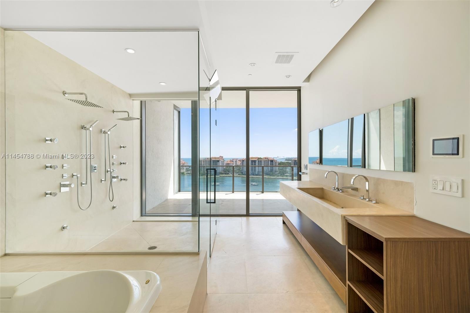 APOGEE CONDO - Residential