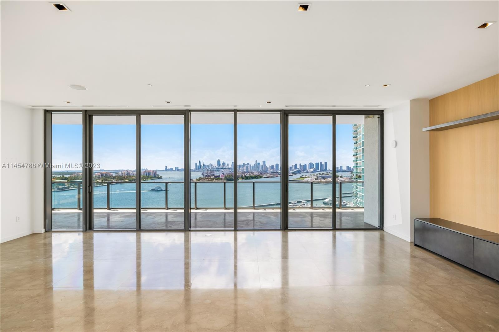 APOGEE CONDO - Residential