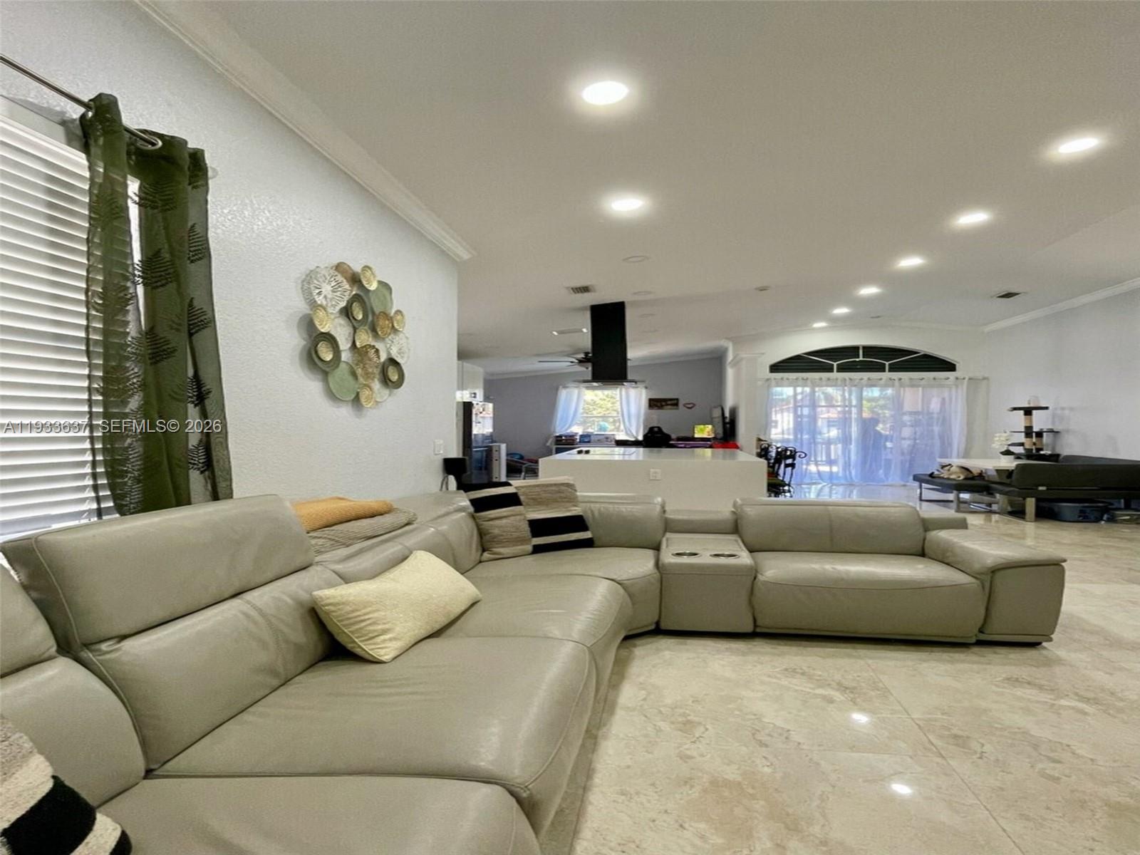 SANTORINI ISLES - Residential