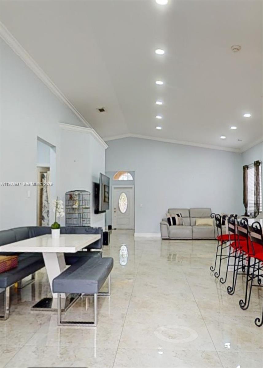 SANTORINI ISLES - Residential