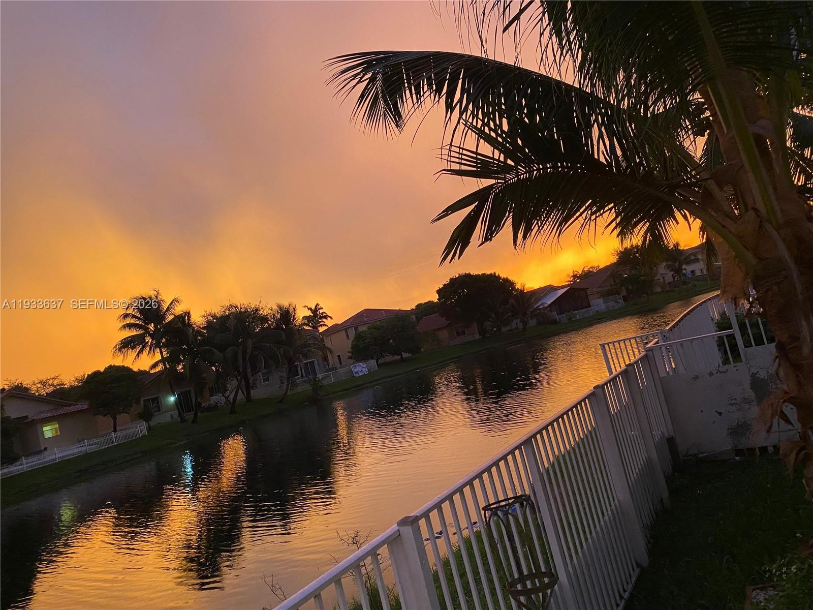 SANTORINI ISLES - Residential