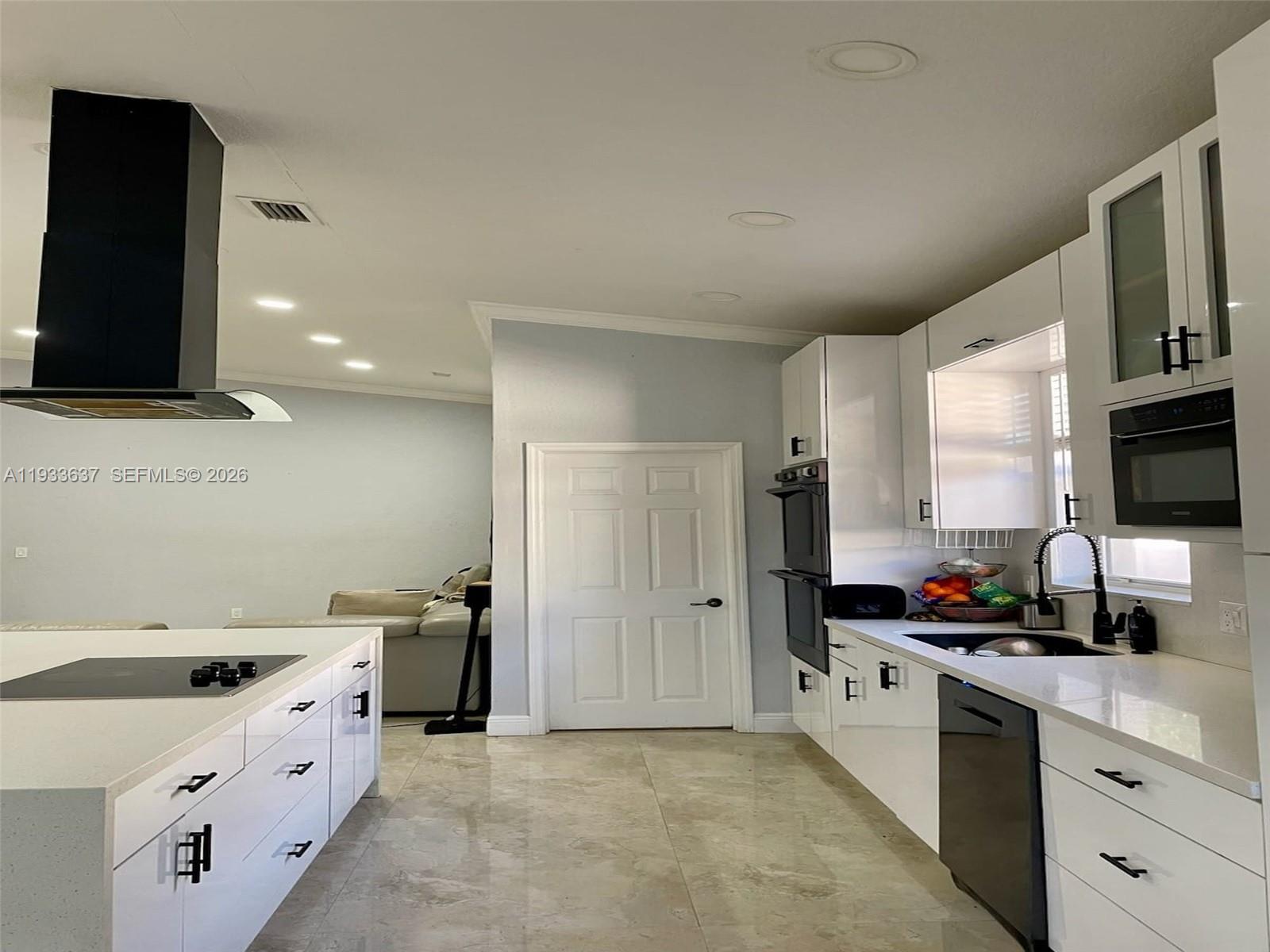 SANTORINI ISLES - Residential