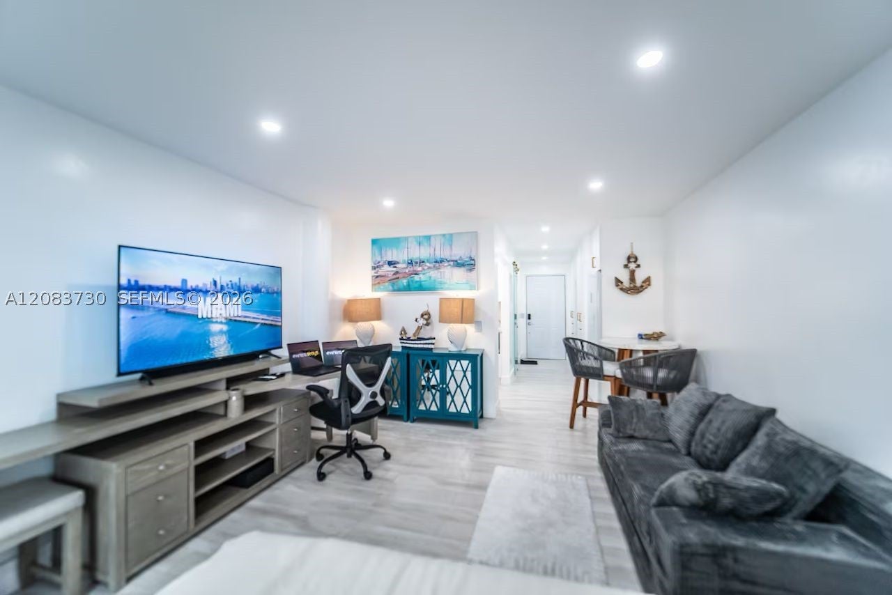 7904 West Dr 903