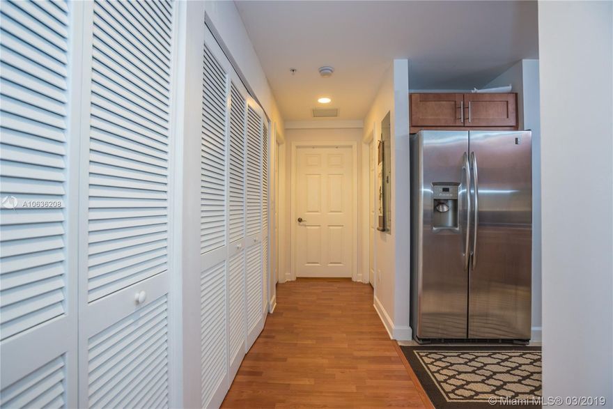 Gorgeous Colonnade Condo! Amazing price! Centrally located in Miami, walking distance from Dadeland! SELLER CREDIT $5000 TOWARDS BUYERS CLOSING COST! 3.5% COMMISSION TO BUYERS AGENT!!!