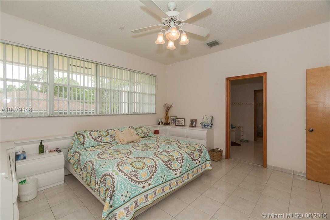 CALUSA CLUB ESTS - Residential
