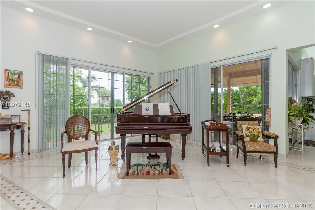 CALUSA CLUB ESTS - Residential