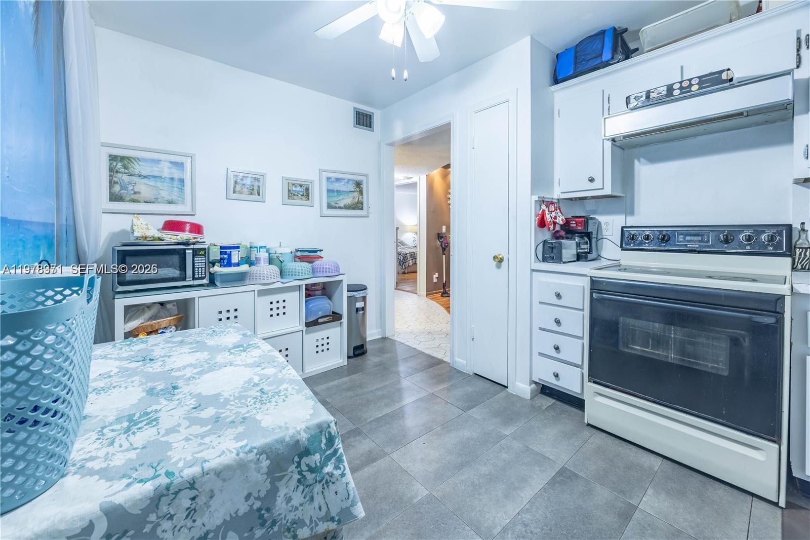 4751 NW 21st St 210, Lauderhill, FL, 33313/$79,900 3 4751 NW 21st St 210