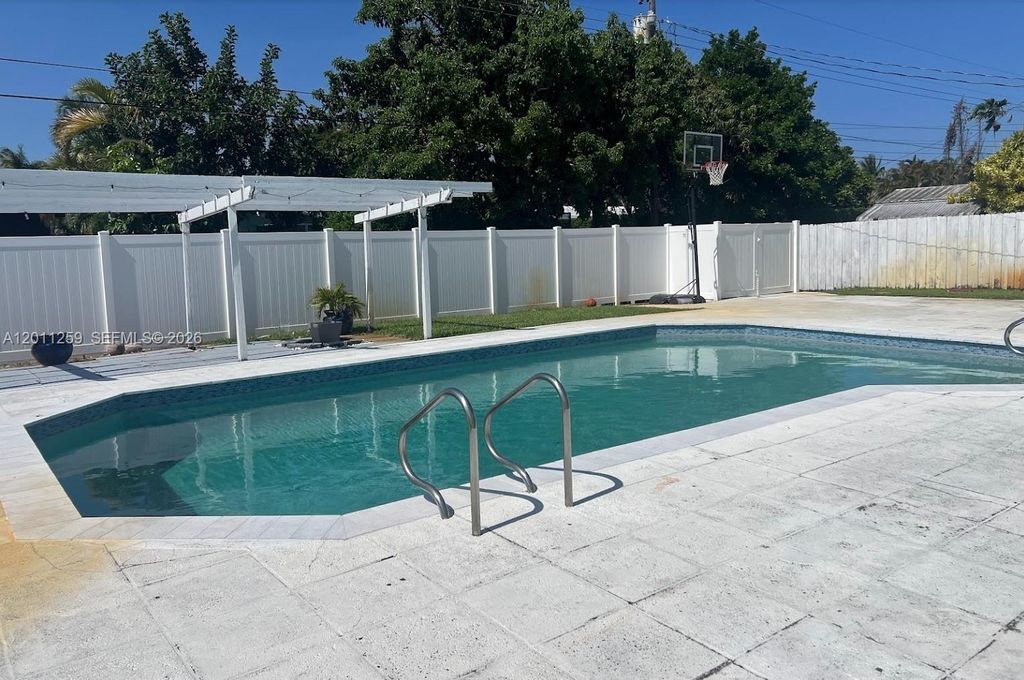 Photo of 4233 S Jackson St, Hollywood, FL 33021 (MLS # A12011259)