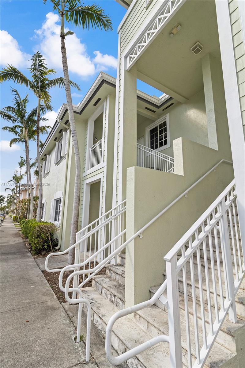 2711 Ne 4th St 202, Homestead, Miami-Dade County, Florida - 2 Bedrooms  
2 Bathrooms - 