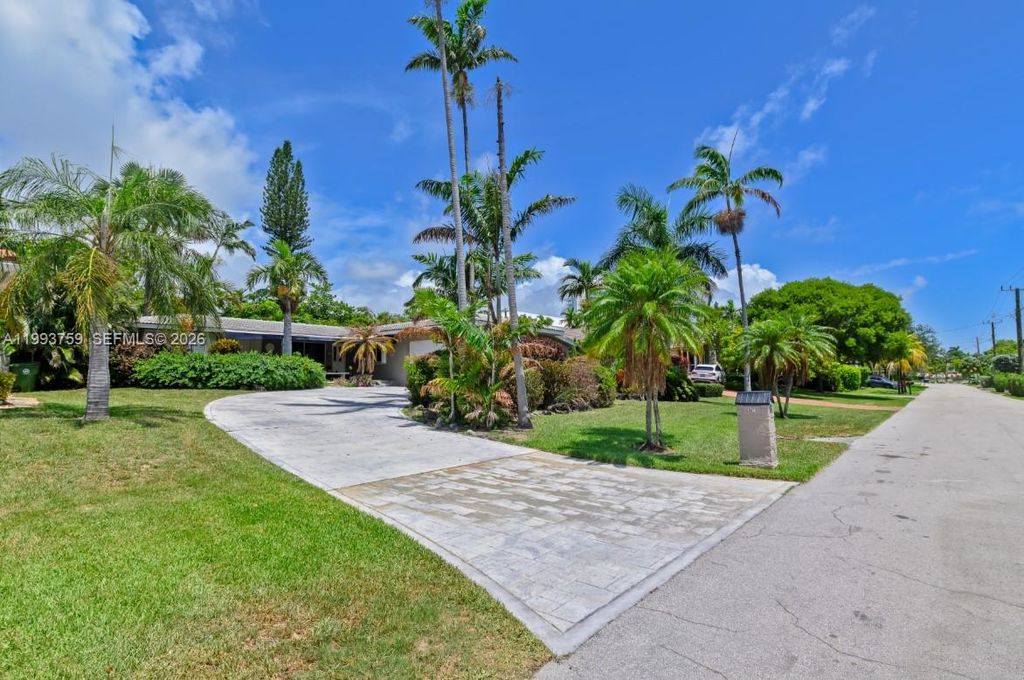 Photo of 1799 SE 25th Ave, Fort Lauderdale, FL 33316 (MLS # A11993759)