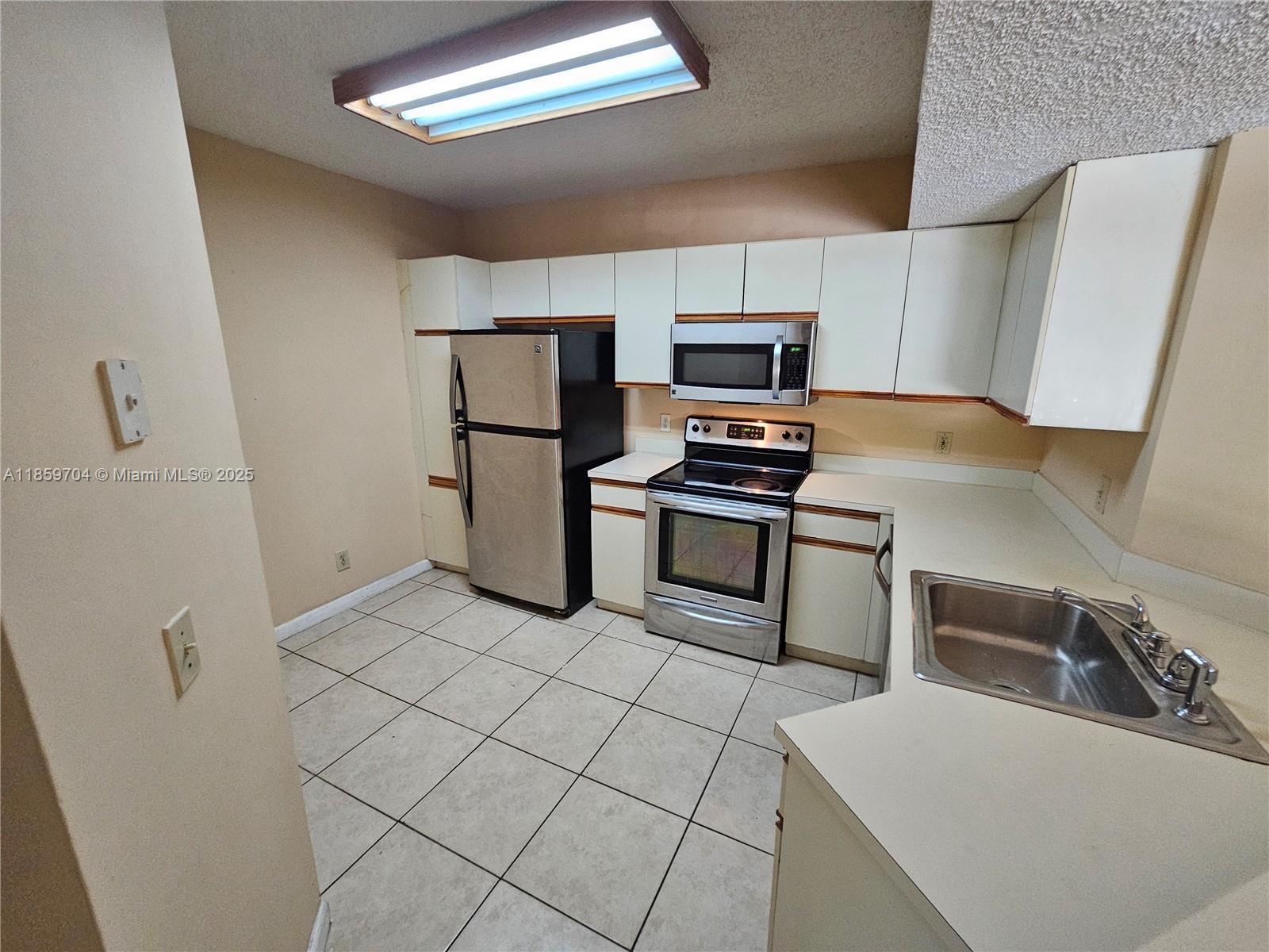 8701 Wiles Rd 305