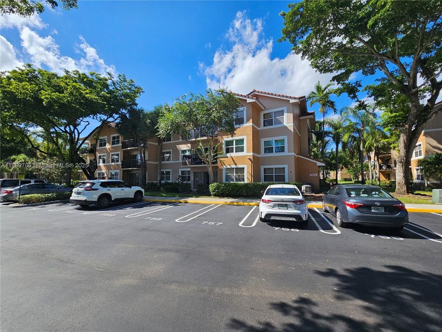 For a savvy investor, this priced-to-sell condo is a must-see! This 2-bedroom, 2-bathroom unit offers 989 sq ft of comfortable living space within a secure, gated community. Located on the third floor, it features a desirable split floor plan and a private balcony with a serene tree canopy view. The unit is equipped with modern stainless steel appliances and an in-unit washer and dryer. Residents can enjoy a wealth of amenities, including two pools, a gym, and tennis courts, all monitored by security cameras. The property has no rental restrictions and is already tenant-occupied, providing immediate rental income.