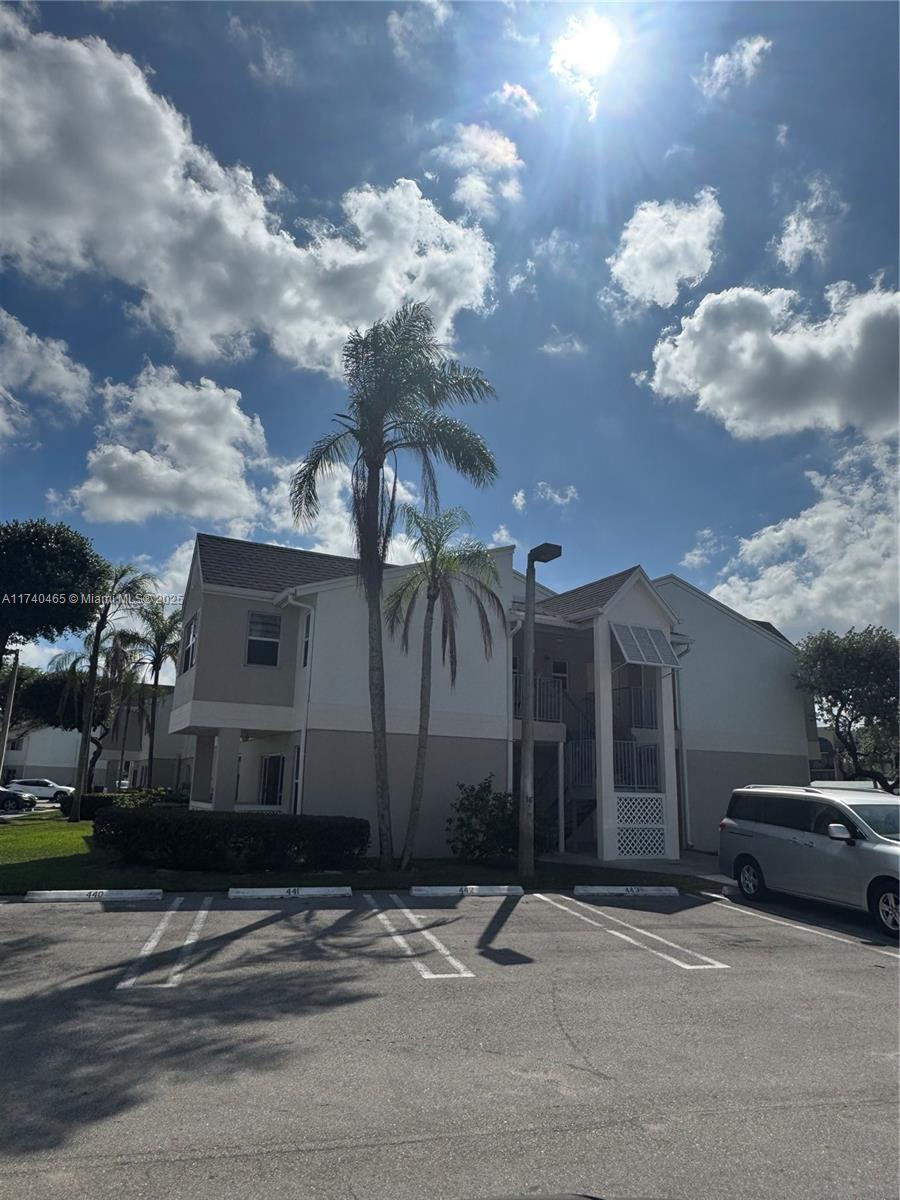 Rental Property at 17330 Nw 67th Pl L-6, Hialeah, Miami-Dade County, Florida - Bedrooms: 2 
Bathrooms: 1  - $2,300 MO.