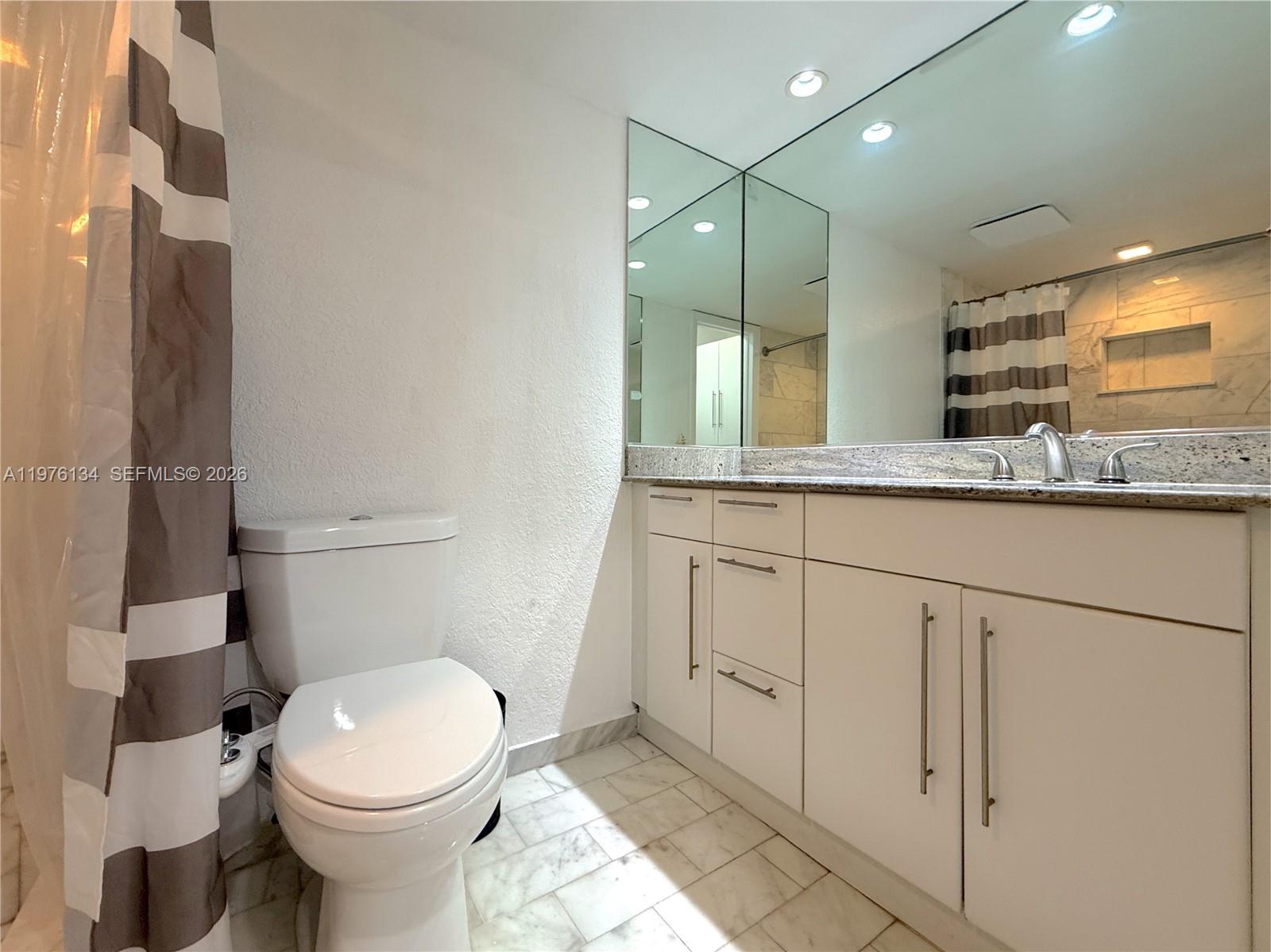 2640 NE 135th St 305