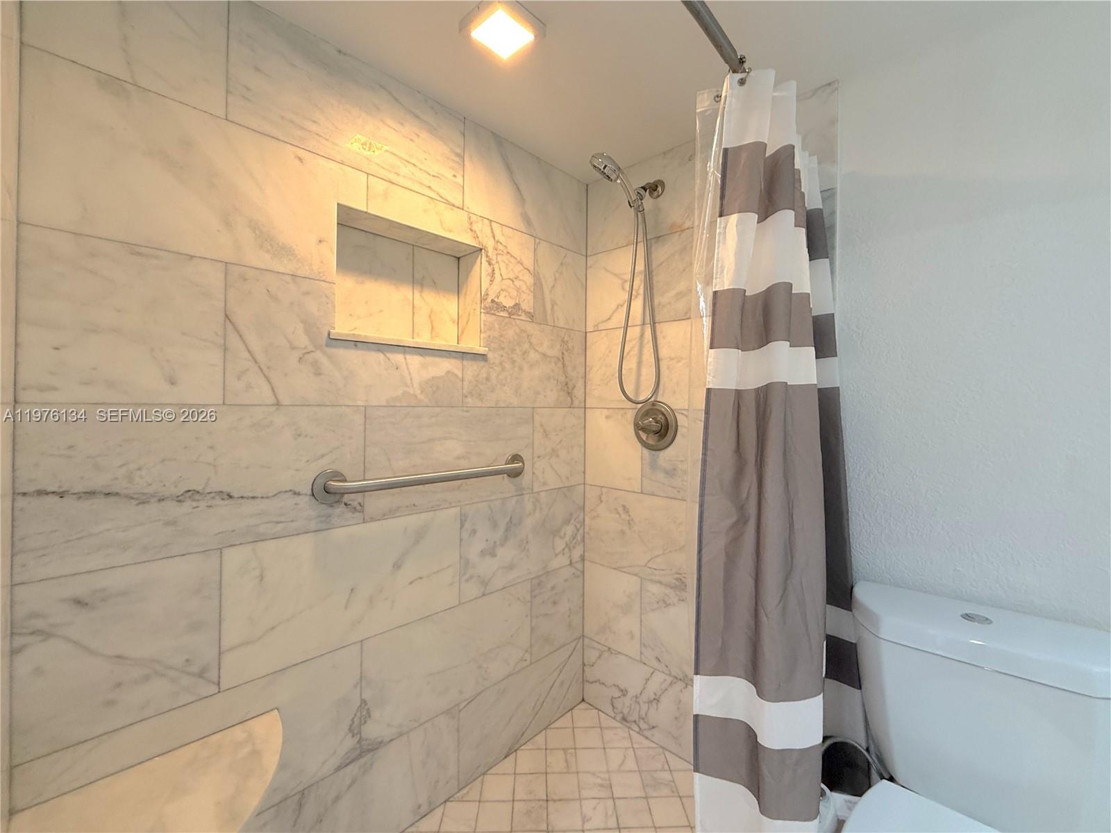 2640 NE 135th St 305