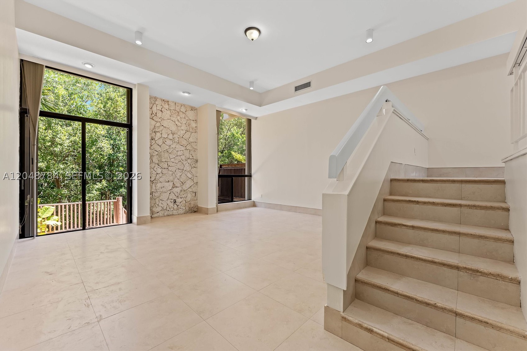 2525 NE 135th St 2525