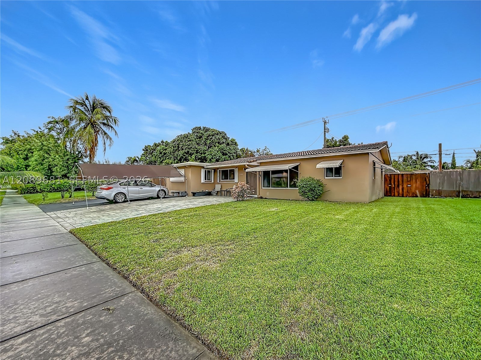 4220 NE 4th Ter