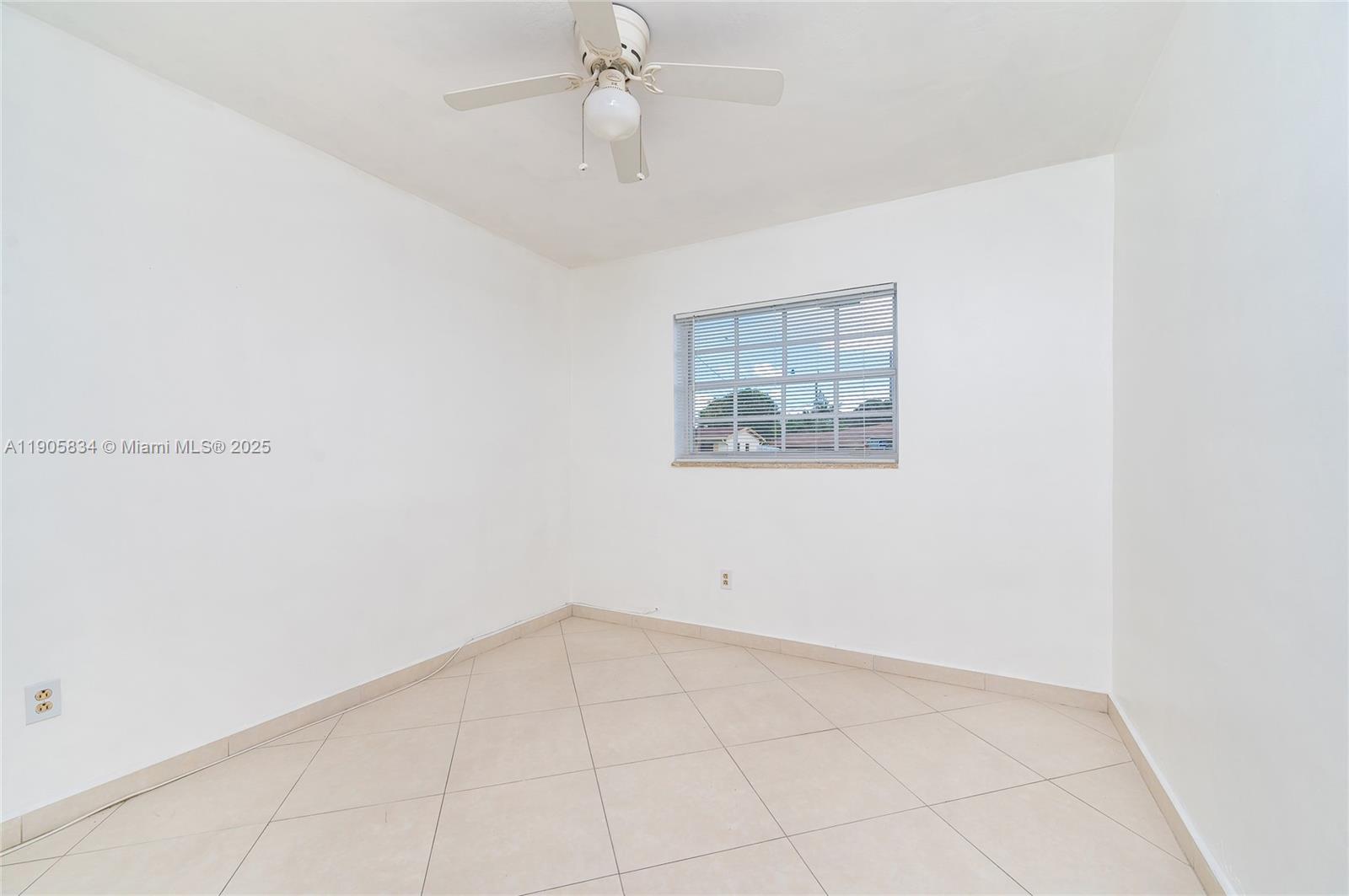 CAROL CITY LAKE STEVEN ES - Residential