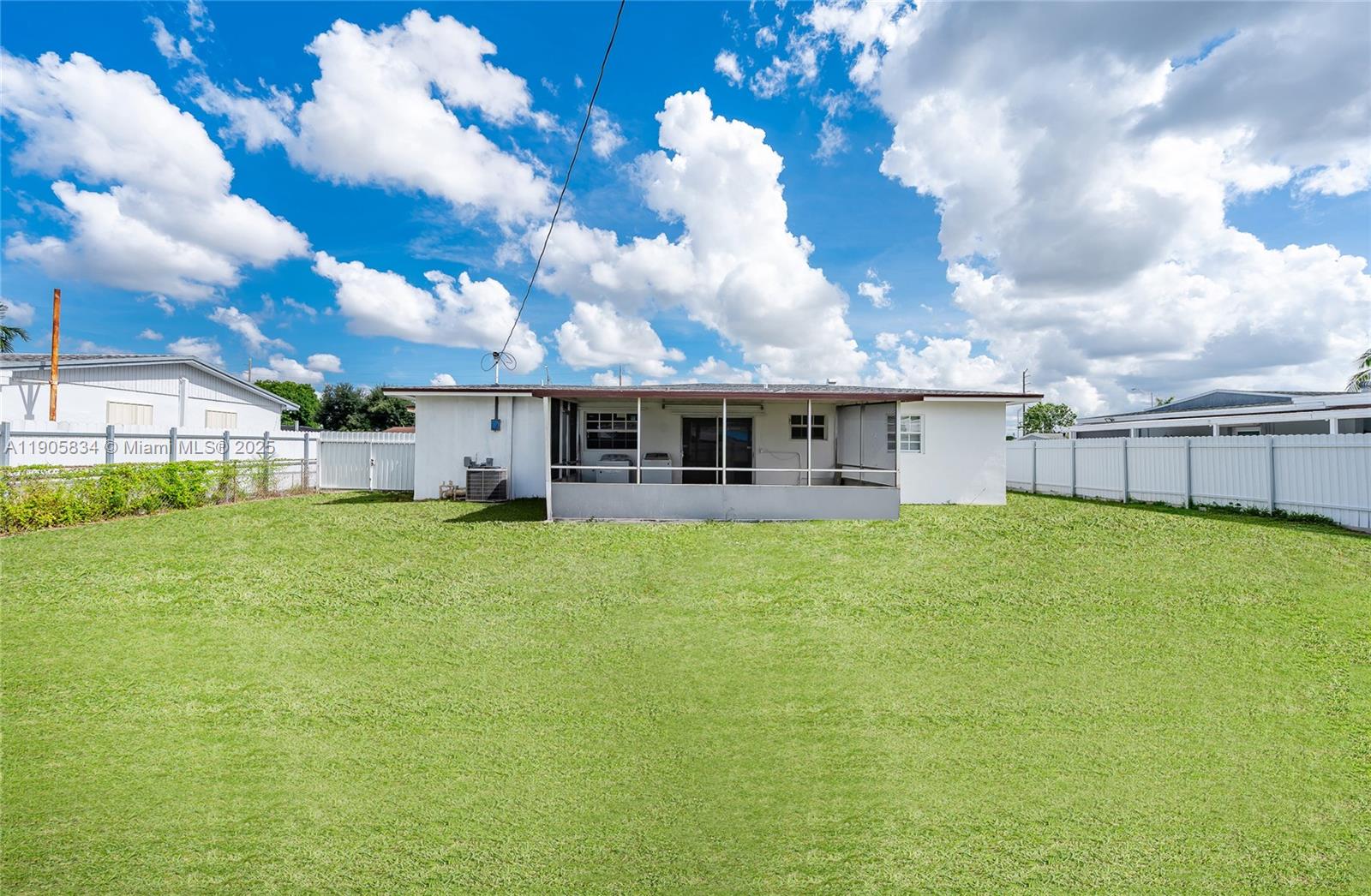 CAROL CITY LAKE STEVEN ES - Residential