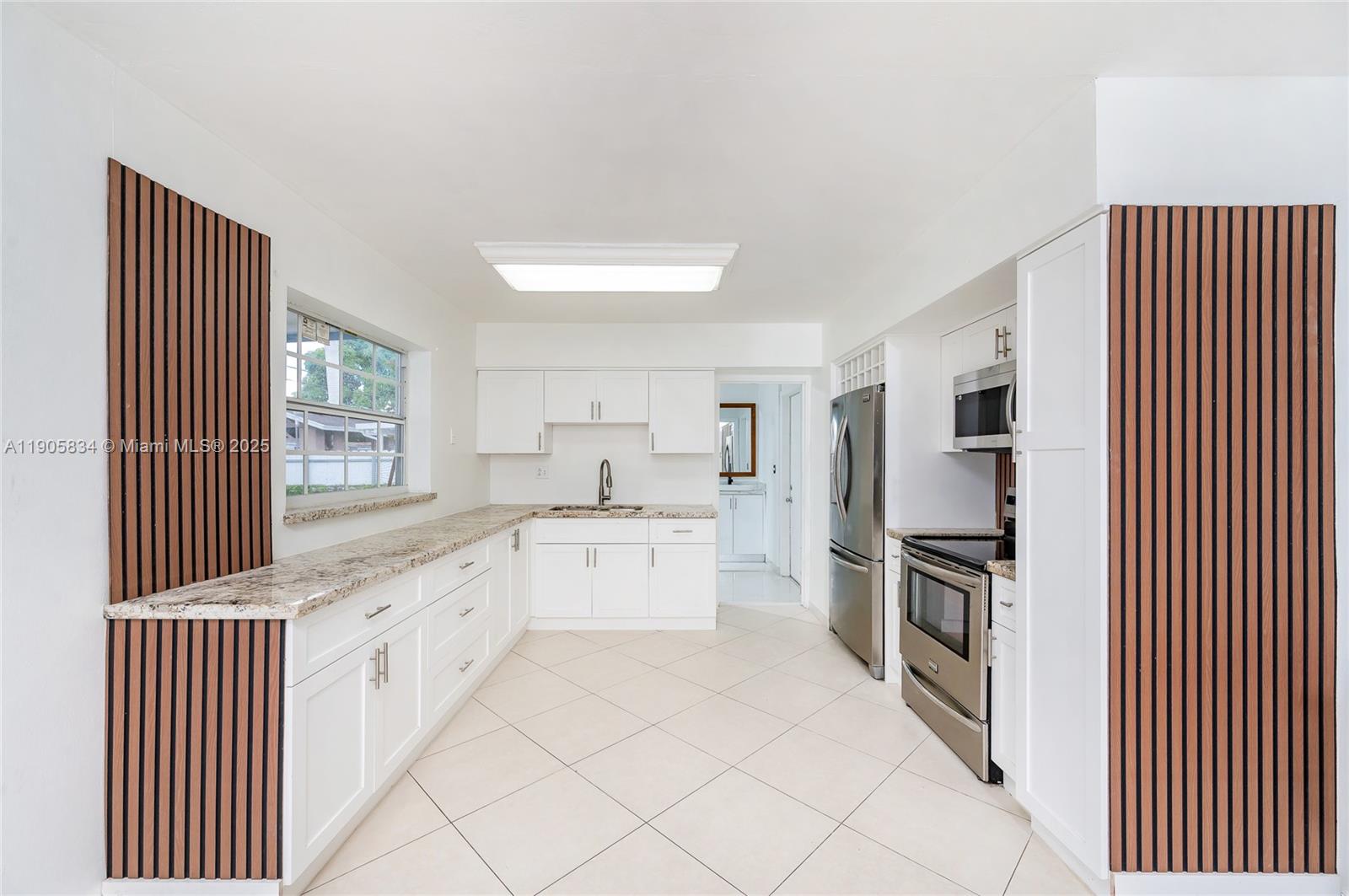 CAROL CITY LAKE STEVEN ES - Residential