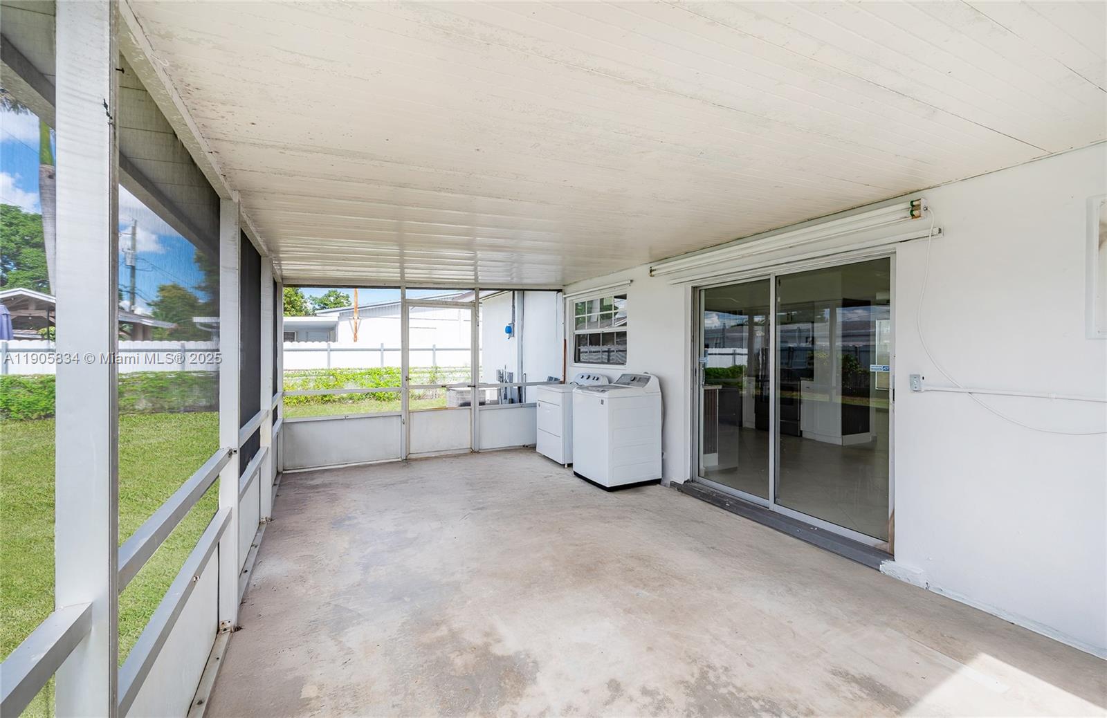 CAROL CITY LAKE STEVEN ES - Residential