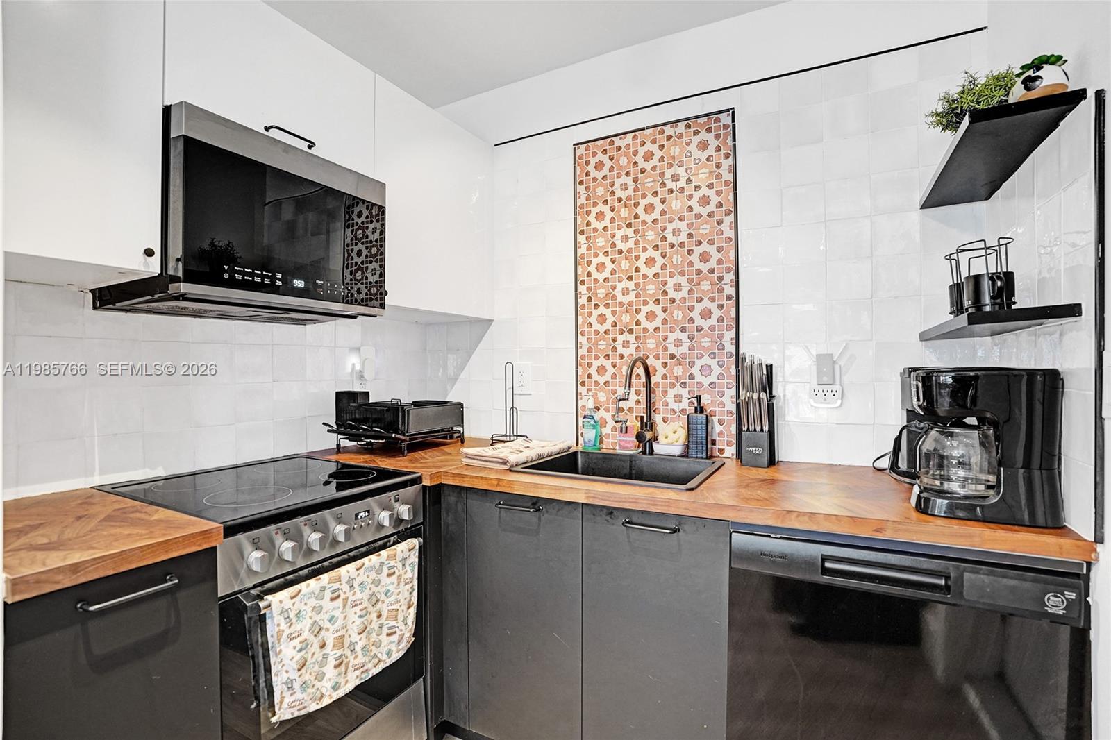 OAKLAND PARK SECOND ADD - Residential Lease