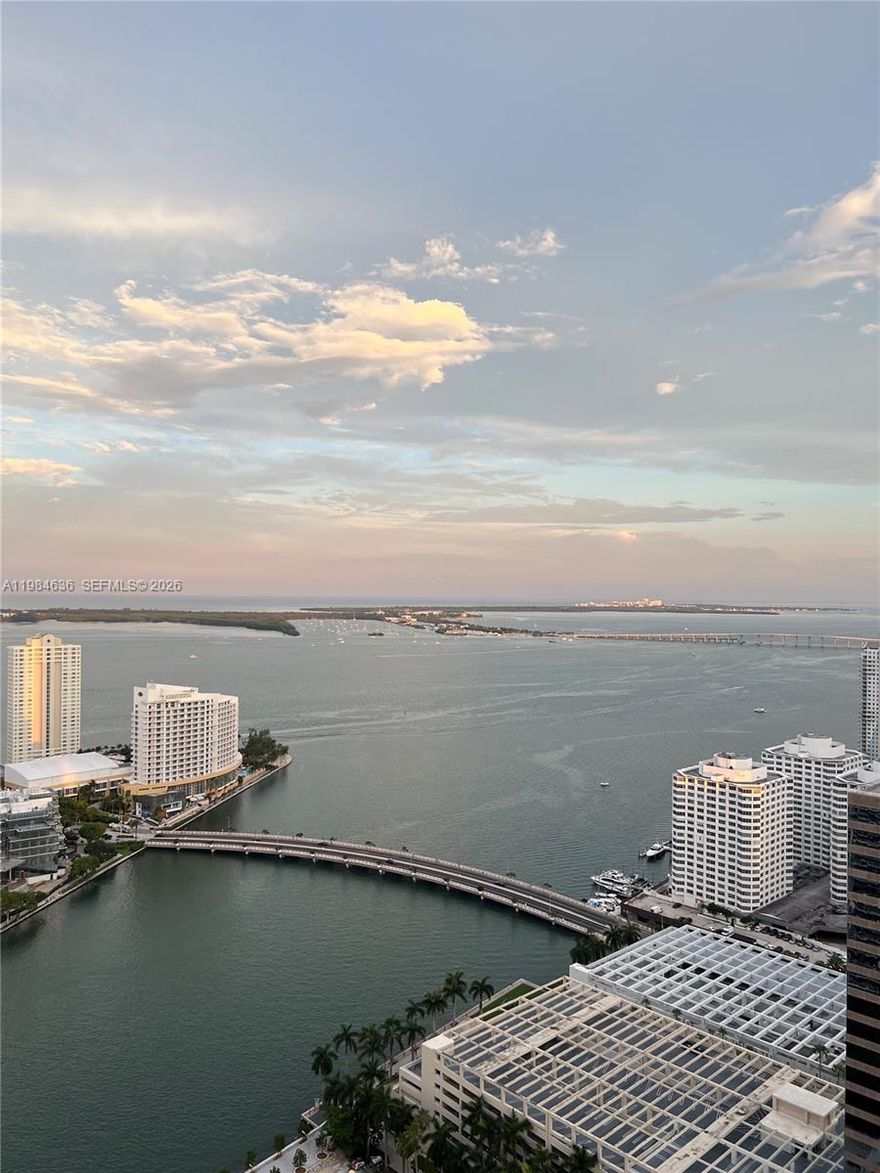 SPACIOUS WATERFRONT AIRBNB FRIENDLY! BEST ONE BEDROOM LINE IN THE BUILDING! PROPERTY CAN BE SOLD AS COMBO WITH APT 3203 AT $1,350,000!! OWNER IS SELLING BOTH UNITS!