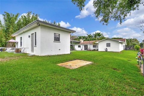 Single Family Residence in Southwest Ranches FL 16830 62nd St St 59.jpg