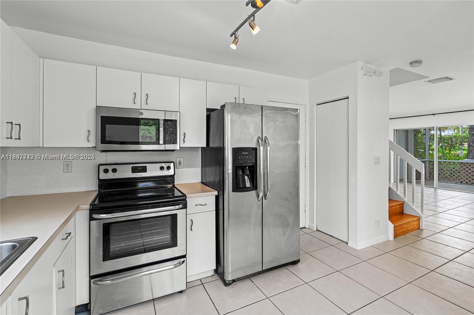 OLYMPIA & YORK RESIDENTIA - Residential Lease