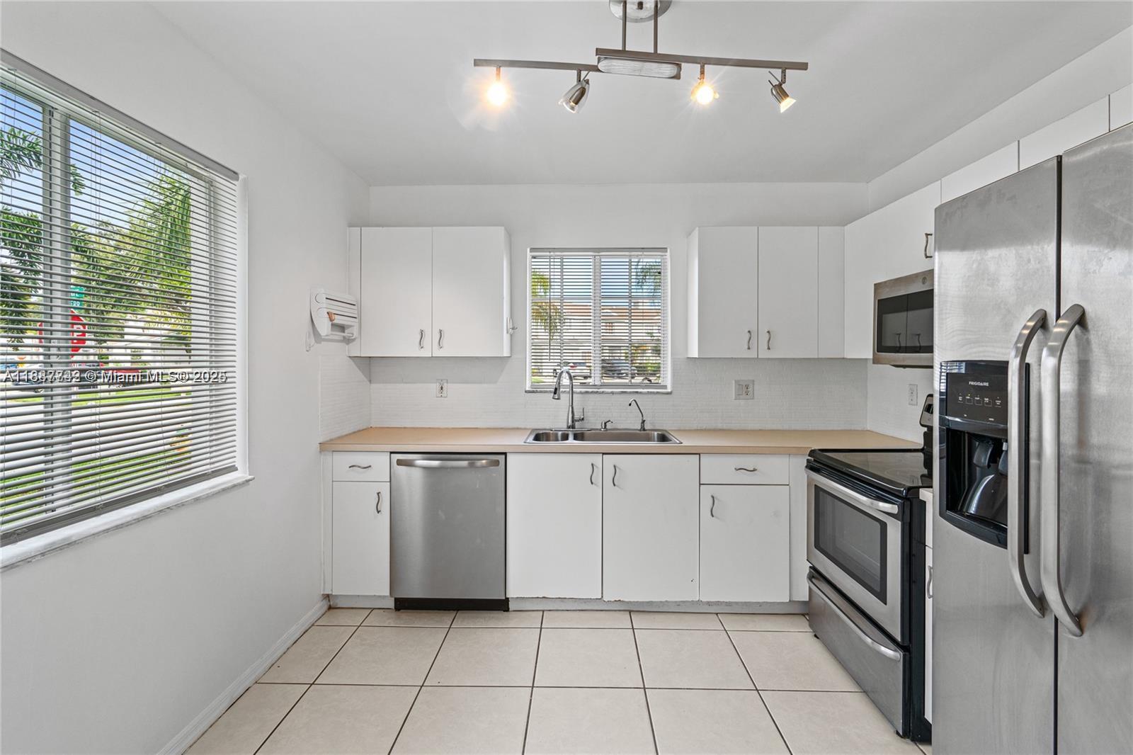 OLYMPIA & YORK RESIDENTIA - Residential Lease