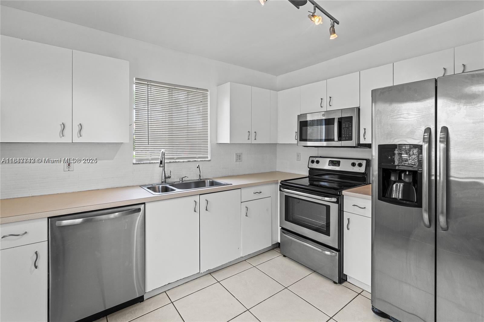 OLYMPIA & YORK RESIDENTIA - Residential Lease