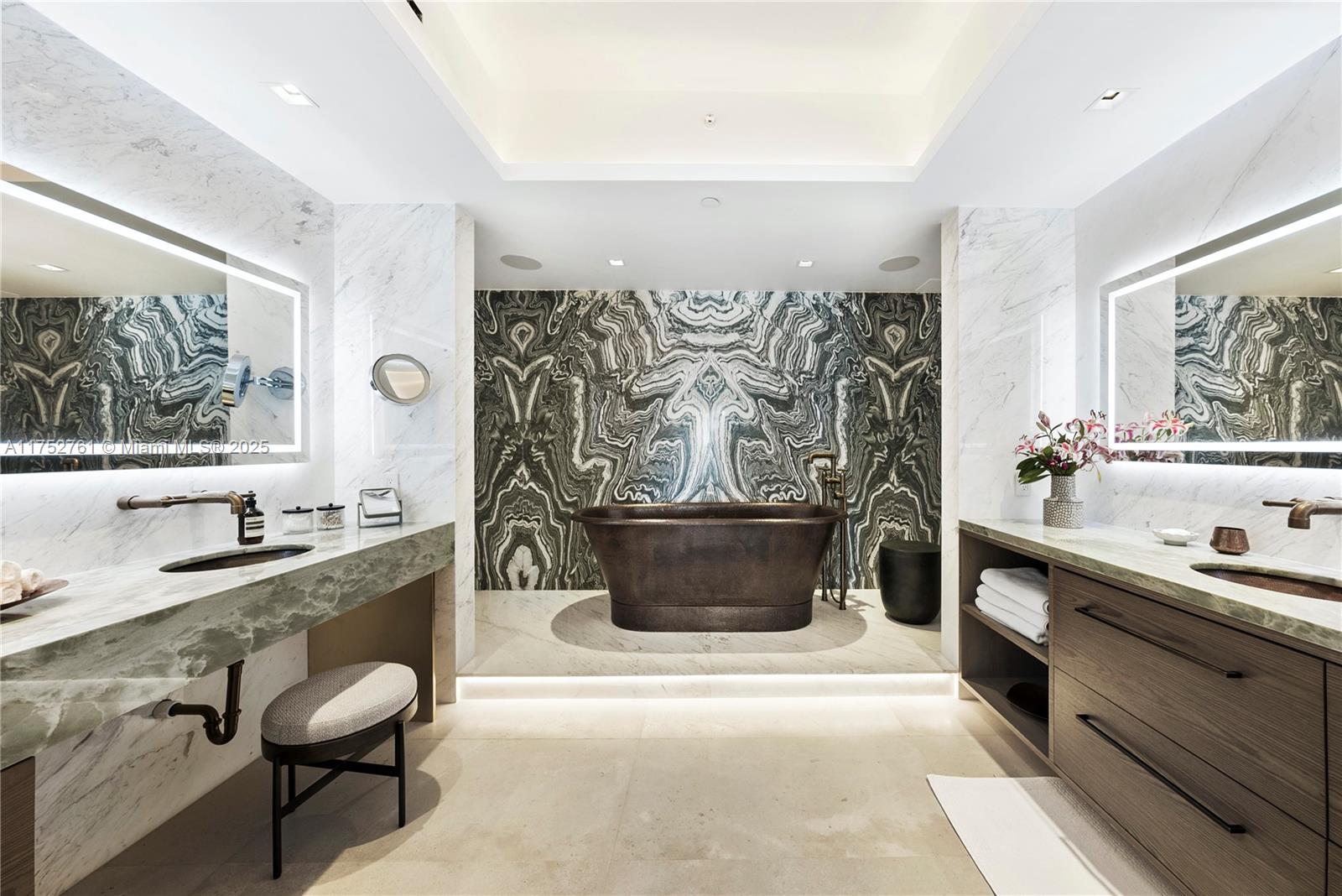 CONTINUUM ON SOUTH BEACH - Residential