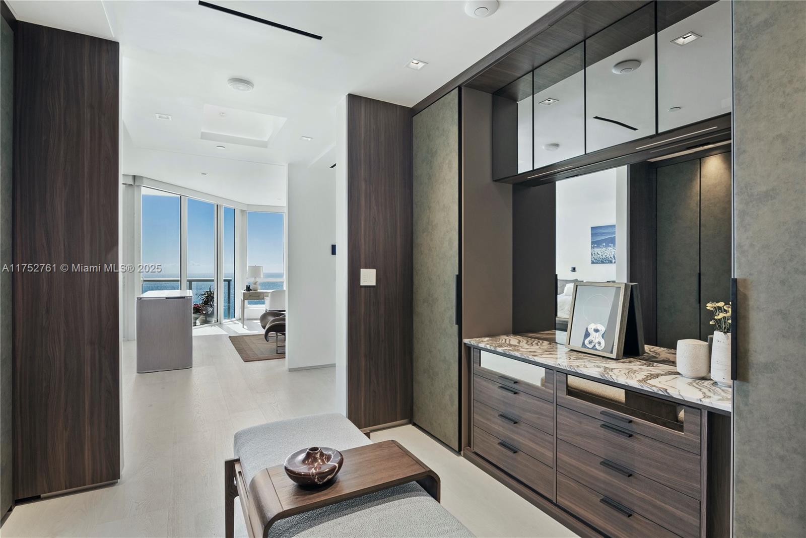CONTINUUM ON SOUTH BEACH - Residential