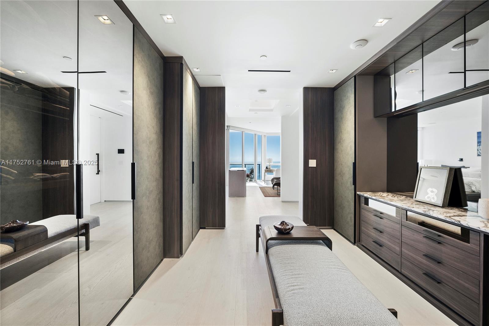 CONTINUUM ON SOUTH BEACH - Residential