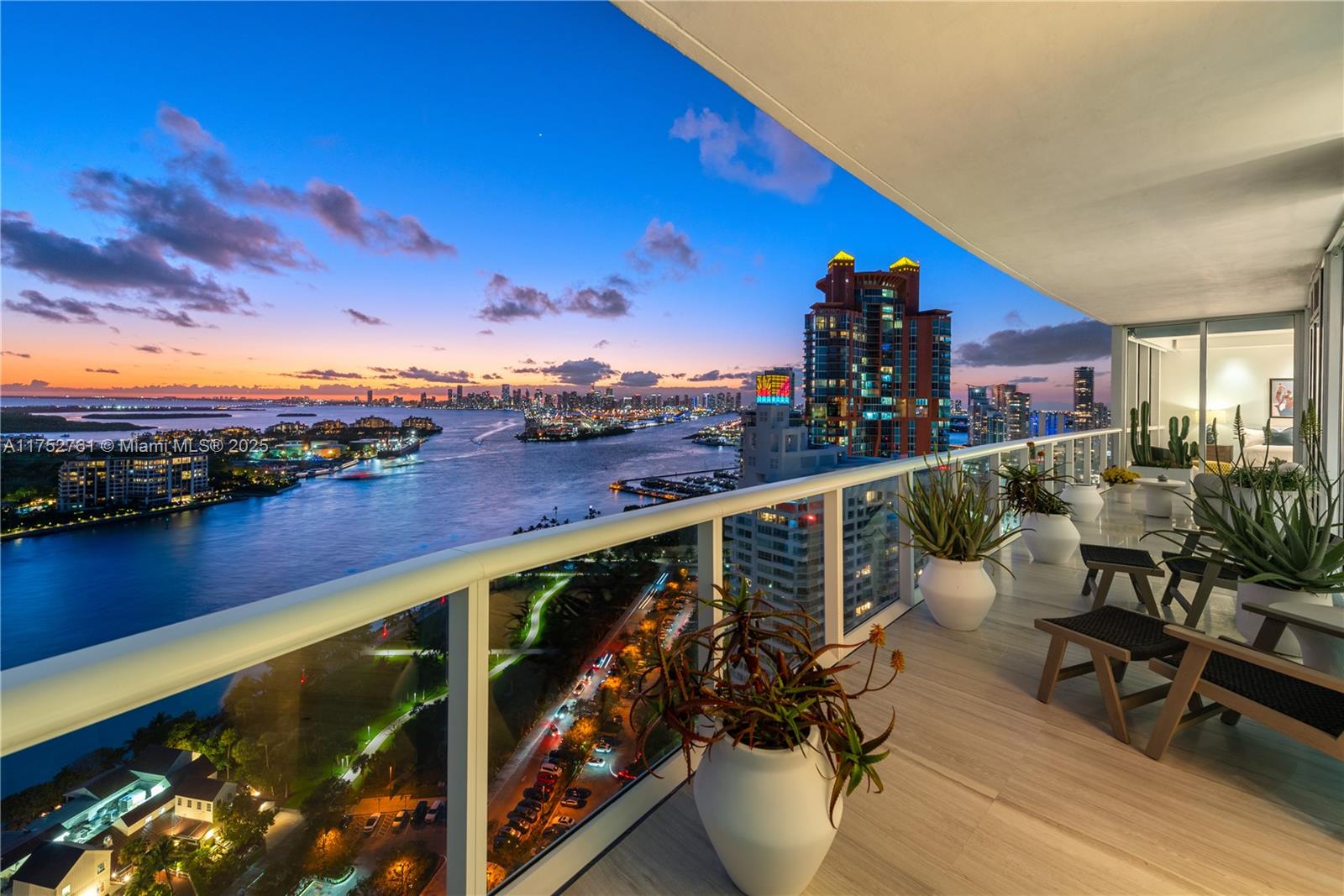 CONTINUUM ON SOUTH BEACH - Residential